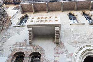 verona, Italië - december 7 2017 - toerist bezoekende Romeo en juliet huis foto