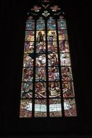 kutna hoera, Tsjechisch republiek - juli 14 2019 - interieur van koepel heilige Barbara kerk venster glas veel vrijheid stijl foto