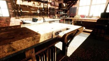 wijnoogst wild west timmerman winkel interieur met antiek gereedschap foto