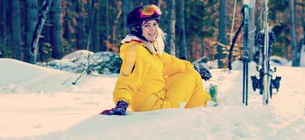 vrouw Aan de ski foto