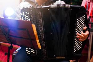 accordeon speler de musicus spelen de accordeon speler instrument foto