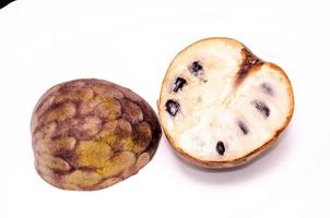 geïsoleerd cherimoya fuit foto