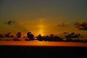 lucht over- de zonsondergang foto