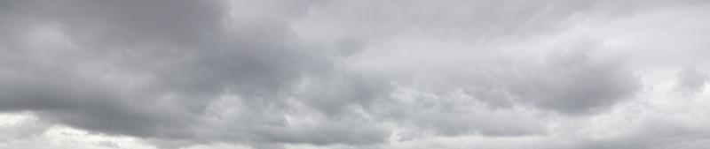 beeld van een donker en bewolkt lucht gedurende de dag foto