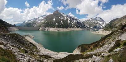 panoramisch afbeelding over- de kolnbreinspeicher meer in Oostenrijk foto