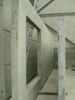 afbeelding van geprefabriceerd beton muren in de magazijn foto