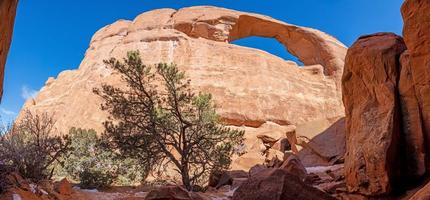 panoramisch afbeelding van natuurlijk en geologisch vraagt zich af van bogen nationaal park in Utah foto