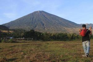 visie van de sembalun dorp van lombok, monteren rinjani, de heuvels van sembalun lombok foto