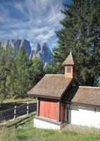 seiser alm of alpe di siusi met visie naar monteren Schlern, zuiden Tirol, Italië foto