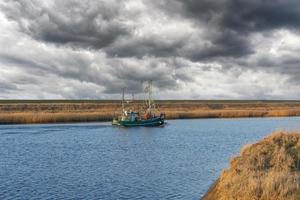 terugkeren garnaal boot naar greetsiel,oost friesland,noord zee, lager Saksen, Duitsland foto