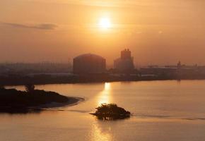 tampa ochtend- zon en industrieel plaats foto