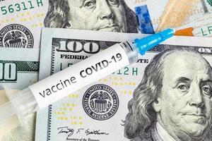 Covid-19-vaccin op dollarbiljetten foto