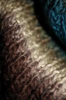 kleurrijk handgemaakt winter traditioneel sjaal met alpaca's wol dichtbij omhoog achtergrond modern hoog kwaliteit afdrukken foto