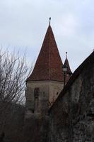 de toren van de schoenmakers in sighisoara in verschillend hoeken foto