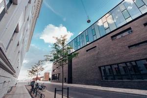 mooi architectuur en modern straten in de stad van Kopenhagen, Denemarken. foto