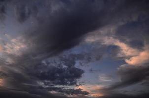 lucht over- de zonsondergang foto