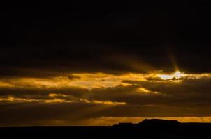 lucht over- de zonsondergang foto