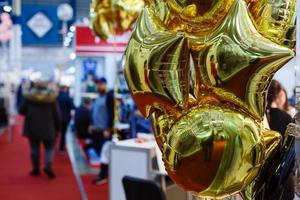 goud groot ster metalen ballon voorwerp voor verjaardag foto