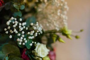 boog van veel mooi bloemen, bruiloft boog met pioenen bloemen voor een bruiloft boog foto