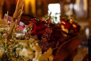 kroon voor bruiloft in orthodox kerk foto