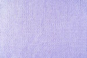 helder Purper gebreide kleding wol kleding stof structuur achtergrond. abstract textiel backdrop foto