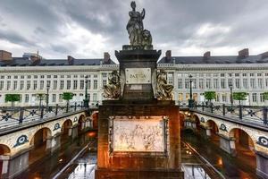 de martelaren plein in Brussel met de pro patria gedenkteken monument belgie foto