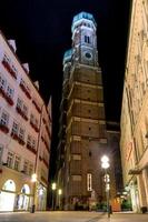 kerk van onze dame frauenkirche in München Bij nacht Beieren Duitsland foto