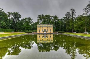 vijver en bovenste bad in de catherine park in heilige petersburg tsarskoje selo pushkin Rusland foto