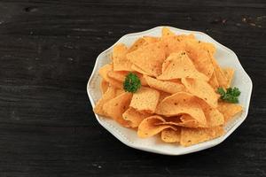 nacho's tortilla maïs chips Aan wit bord foto