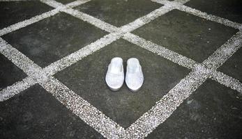 een paar- van bruidegom schoenen voor een traditioneel bruiloft ceremonie in Indonesië foto