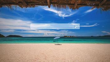 strand paraplu met smaragd zee Aan een zonnig dag, eiland in achtergrond, Thailand foto