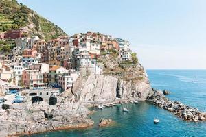 verbazingwekkend visie van de mooi dorp van manarola in de cinque terre reserveren. foto