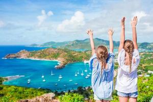 visie van Engels haven van shirley hoogtes, antigua, paradijs baai Bij tropisch eiland in de caraïben zee foto