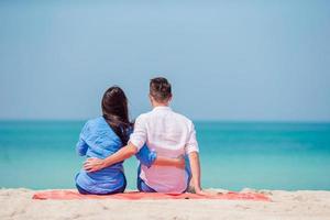 terug visie van familie Aan de strand foto