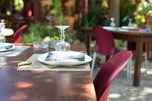 zomer leeg buitenshuis cafe Aan exotisch eiland foto