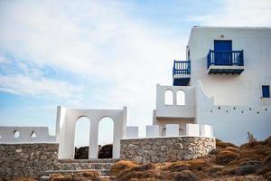 typisch blauw deur met blauw deur. Griekenland, Mykonos foto