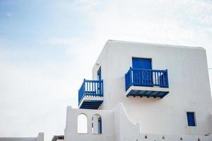 typisch blauw deur met blauw deur. Griekenland, Mykonos foto