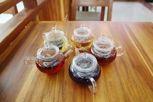 geassorteerd smaken thee Frans graaf grijs, Sencha, citroen vlinder erwt, hibiscus thee, chrysant thee foto