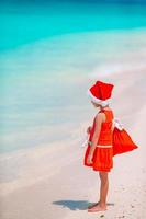 kind Aan de strand in Kerstmis vakantie foto