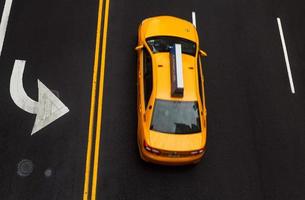 weg markeringen Aan asfalt Aan de straat van Manhattan foto