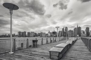 visie Aan Manhattan horizon over- de oosten- rivier- foto