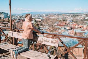 tbilisi stad panorama. oud stad, nieuw zomer rike park, rivier- Kura, de Europese plein en de brug van vrede foto