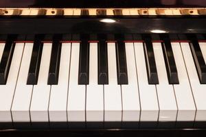 close-up van piano toetsen foto