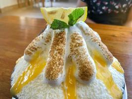 close-up van een citroen bingsu dessert foto