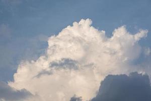 de lucht en de wolken foto