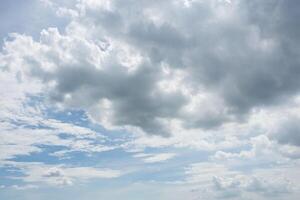 de lucht en de wolken foto