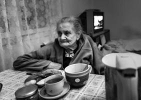 oud depressief vrouw. foto