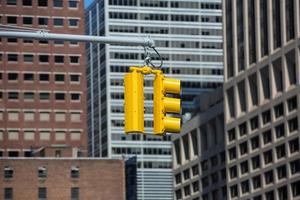 verkeer lichten Aan de straten van Manhattan foto