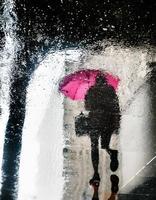 regen en reflecties in nieuw york stad foto