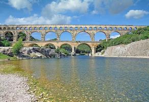 Romeins brug genaamd pont du garde, frankrijk foto